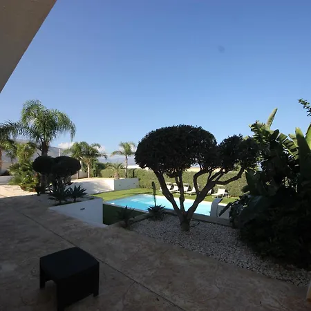 Iris Private Pool