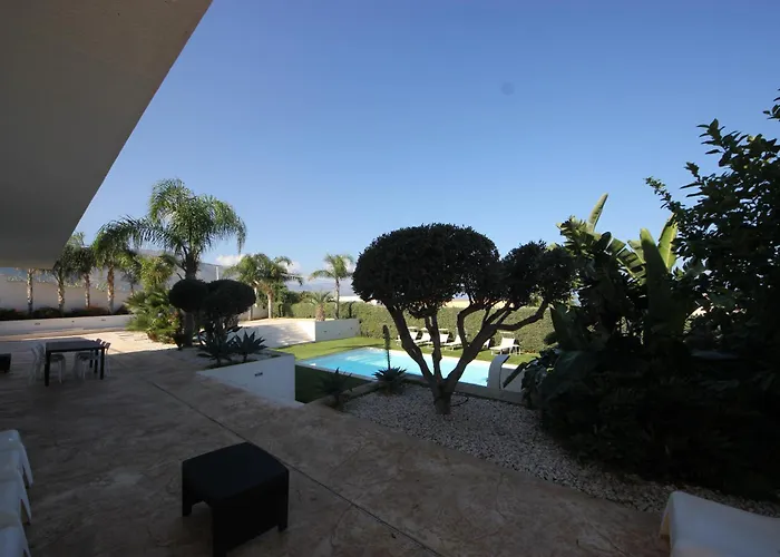 Iris Private Pool