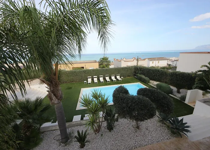 Iris Private Pool Apartment